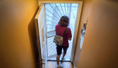 As school begins, Queens families keep watch for ICE