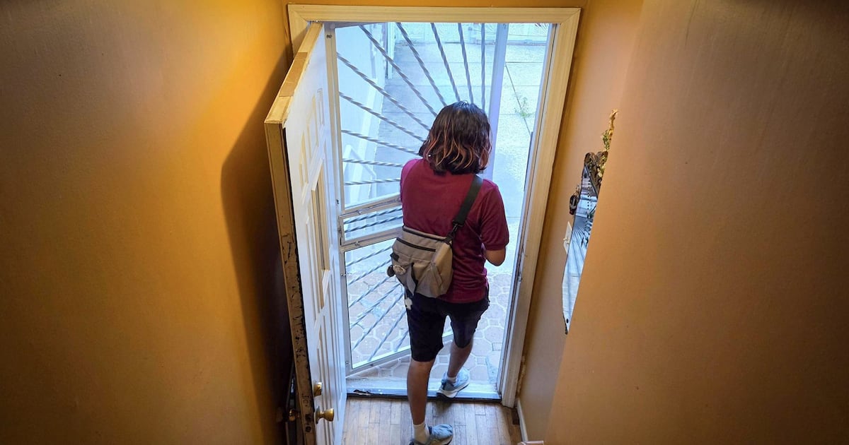 As school begins, Queens families keep watch for ICE