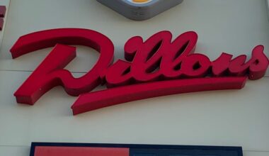 Riley County police investigate fraud theft at Manhattan Dillons