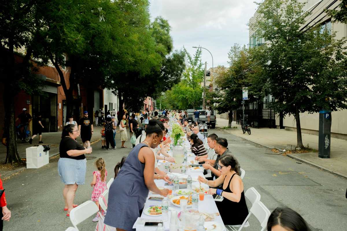 Renew Queens in Long Island City hosts ‘The Longest Table’ – QNS
