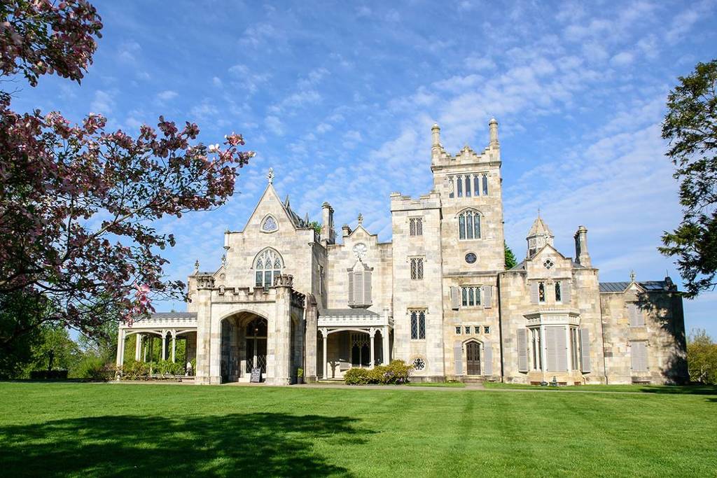 Exterior of Lyndhurst Mansion