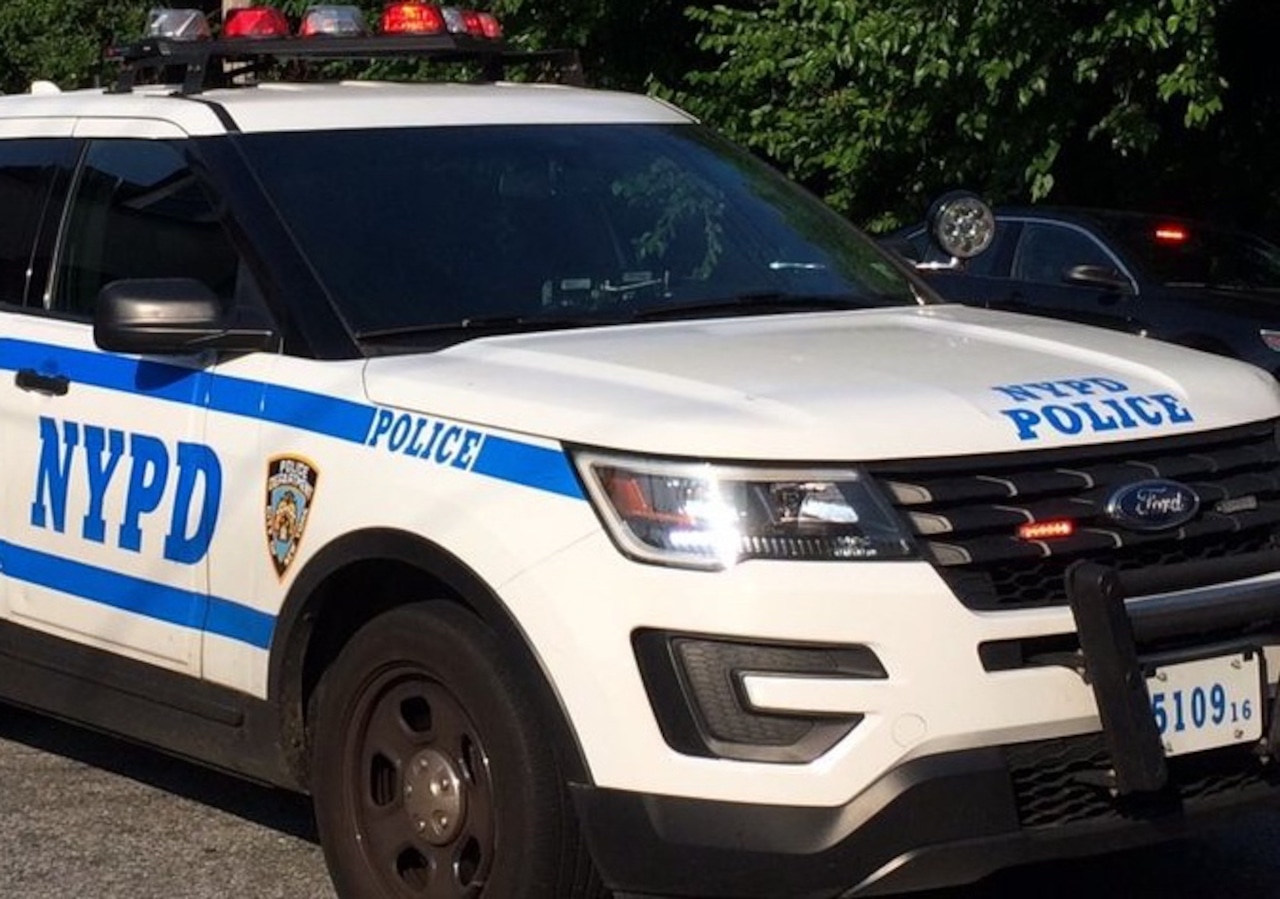 NYC man stopped for covered license plate arrested for guns, drugs