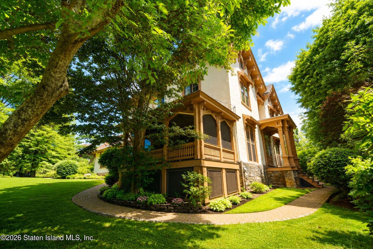 111 Douglas Road