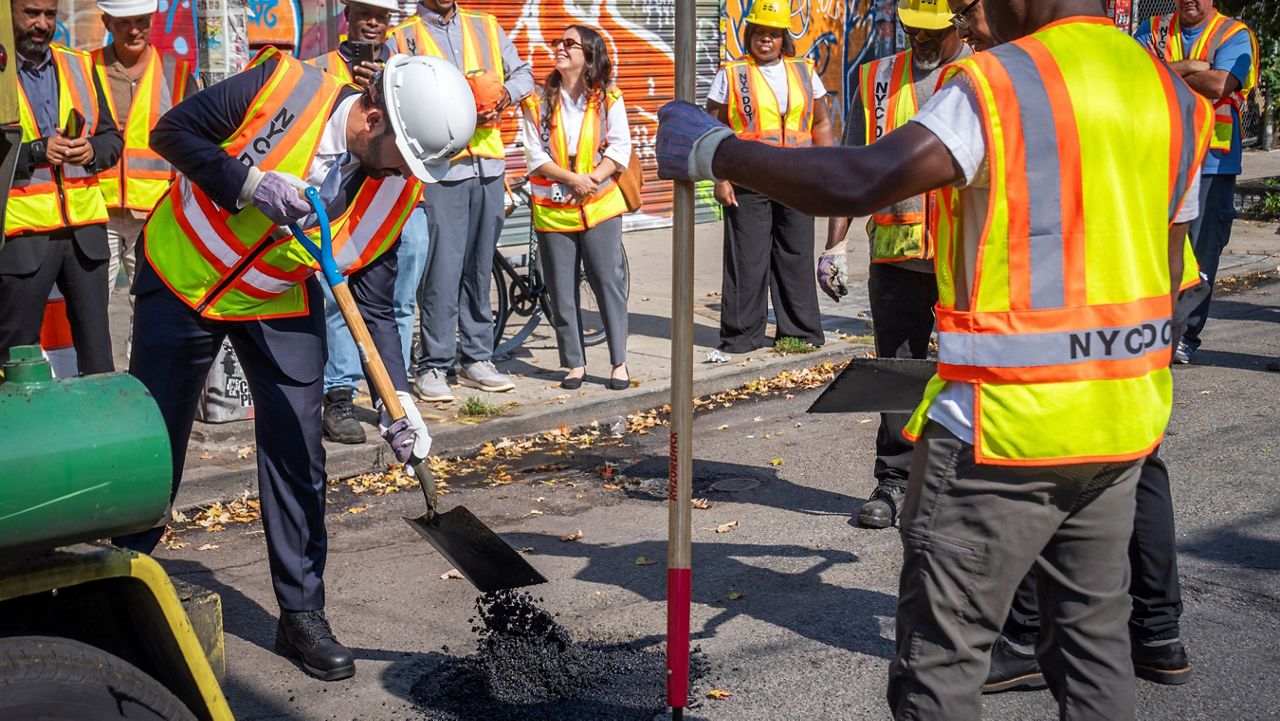Mamdani helps repair a pothole in Bushwick, Brooklyn (Pool footage courtesy of ABC7)
