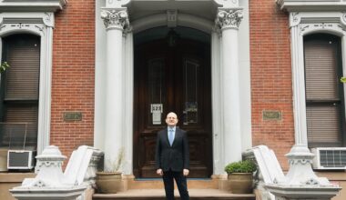 Vaygen in front of the BBA’s long-time headquarters, 123 Remsen St., in Brooklyn Heights. Photo: Wayne Daren Schneiderman/Brooklyn Eagle