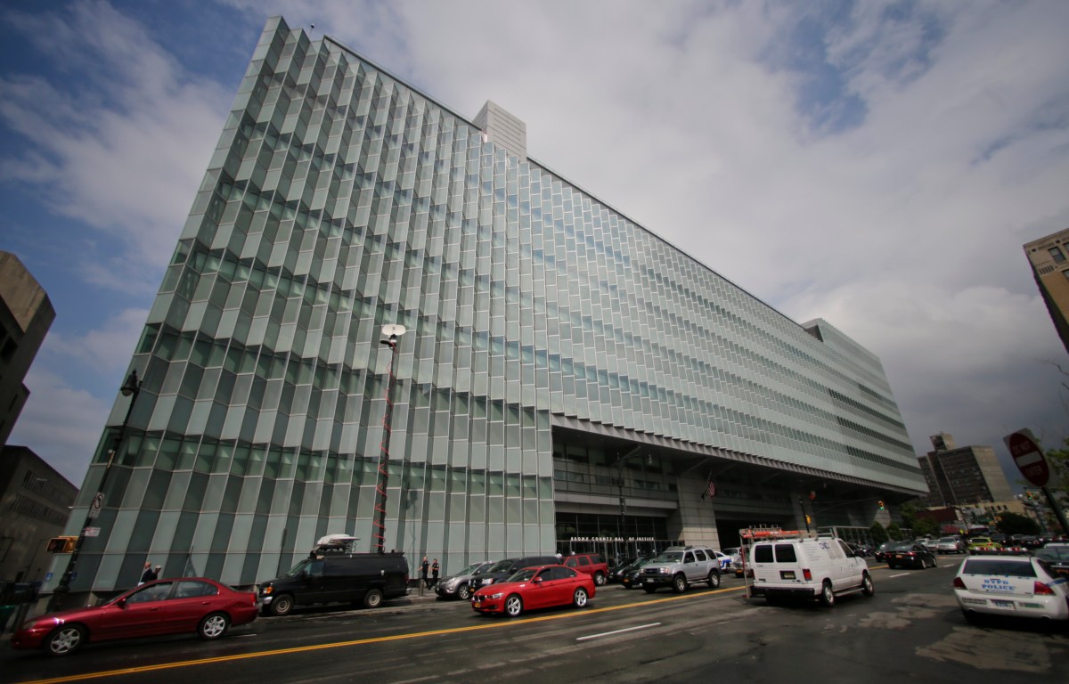 Investigation launched after ex-con arrested for bringing gun into Bronx courtroom