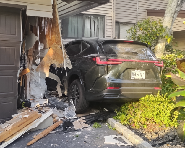 News 12 | Bronx | Woman Arrested For Dwi After Crashing Into Melville Home