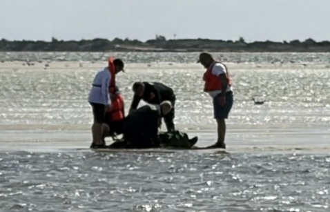 News 12 | Bronx | Man Rescued After Kayak Swamped Waders Filled With Water In Great South Bay