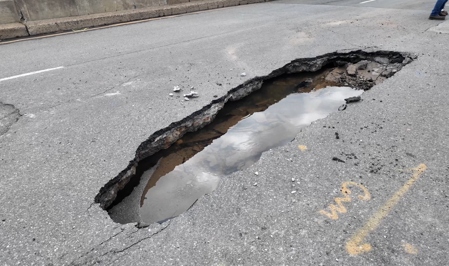 News 12 | Bronx | Water Main Break Causes Sinkhole Closes Part Of Central Park Avenue In Yonkers