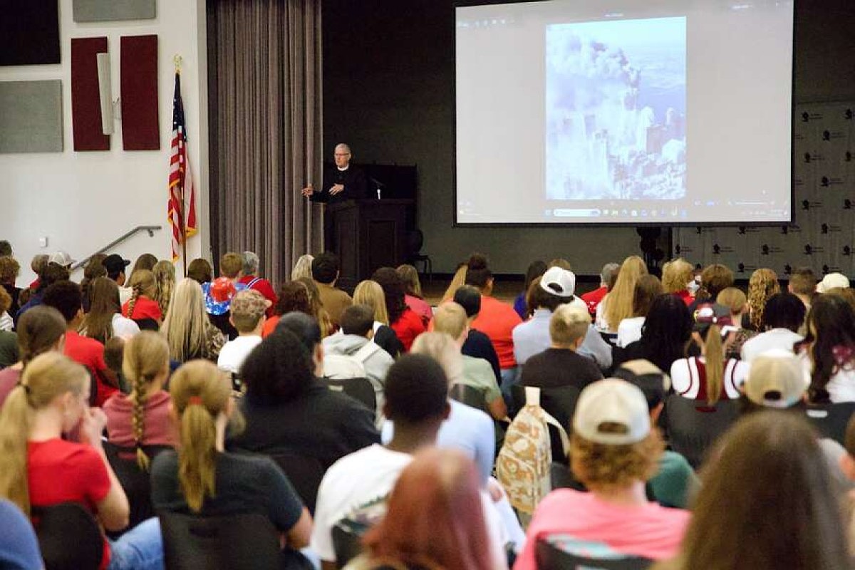 Eyewitness to 9/11 visits Arkansas’ Foreman High School, recalls historic Manhattan church’s ministry | The Arkansas Democrat-Gazette