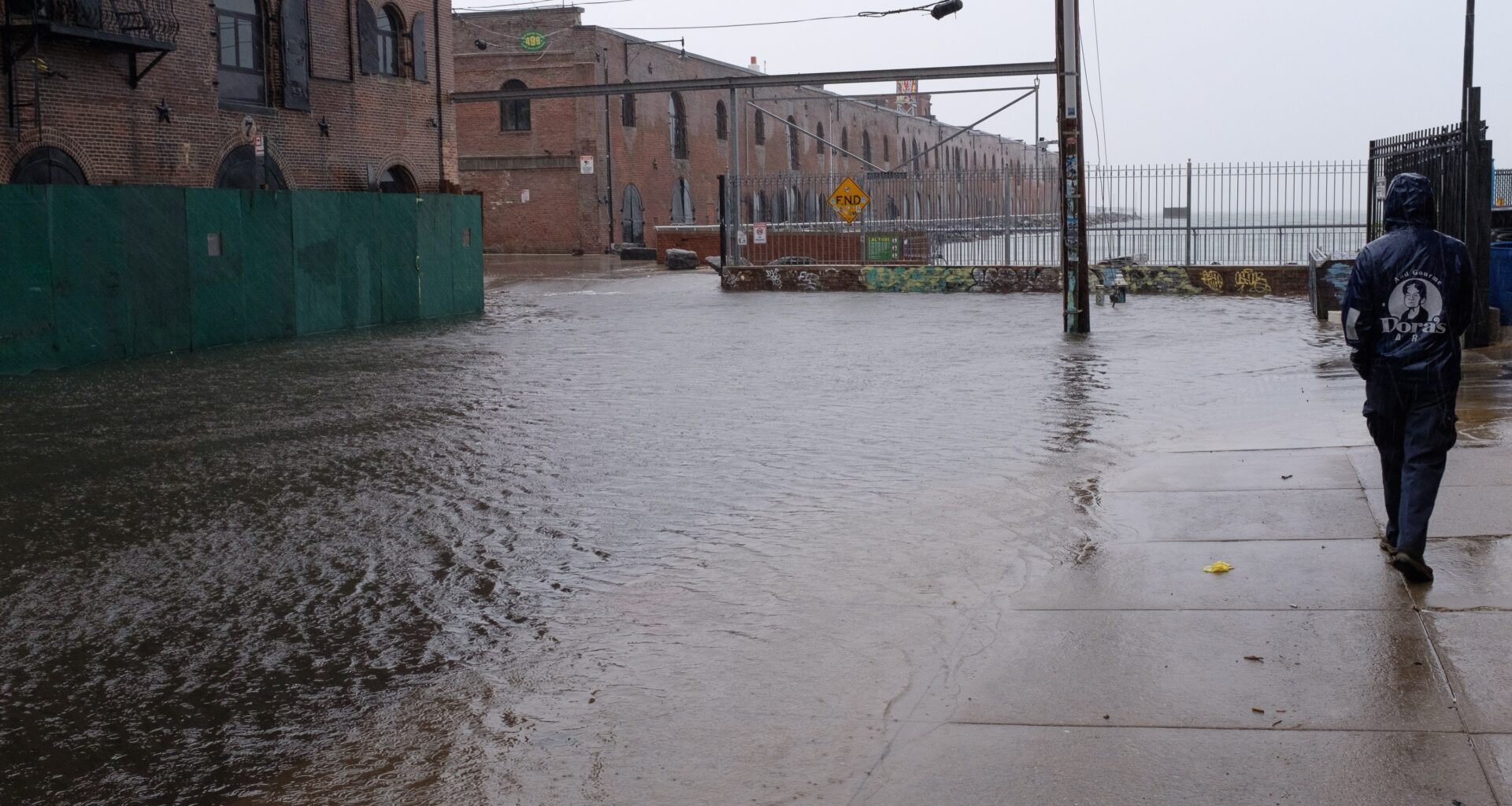 Nor'easter lashes New York City with rain, intense winds