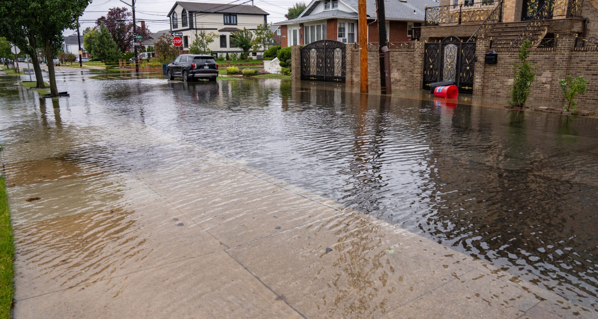 Heavy winds, rains pound NYC as nor'easter rages on