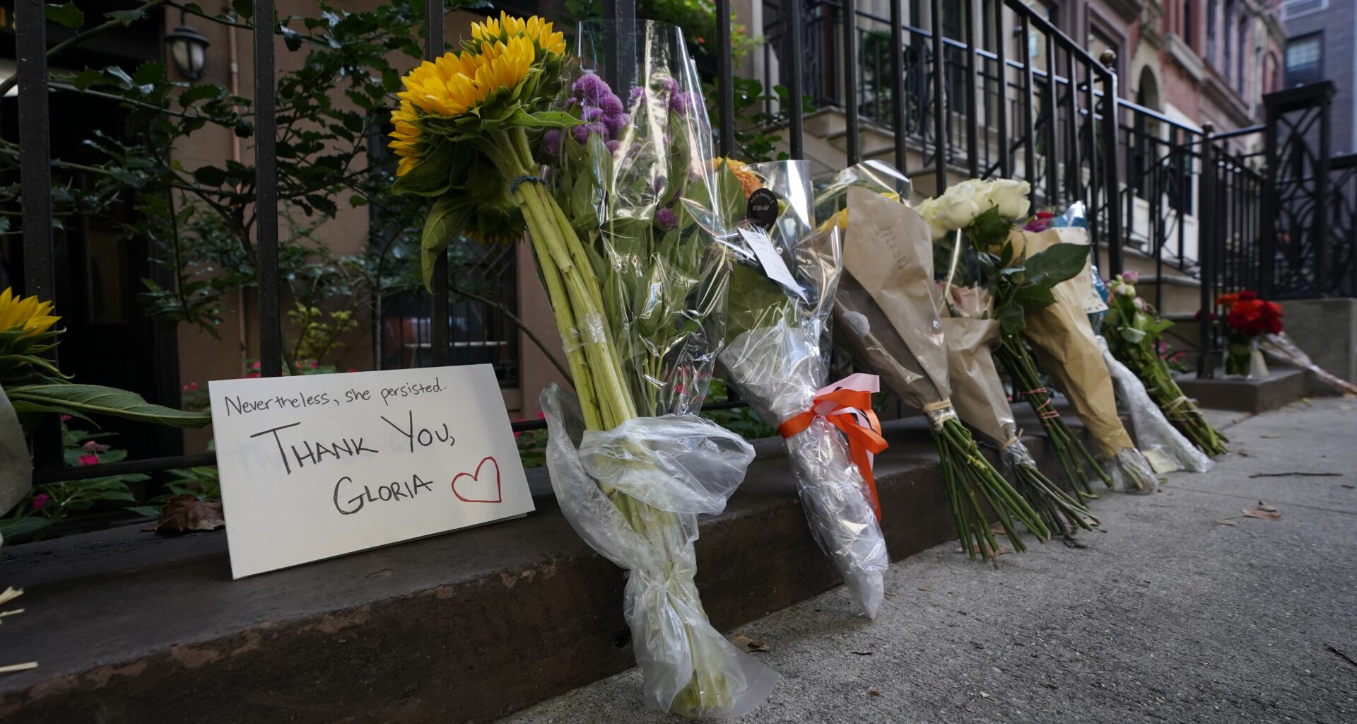 Gov. Hochul, Hillary Clinton and more honor Gloria Steinem