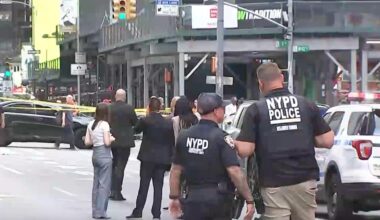 Woman randomly stabs 2 people in New York City’s Times Square