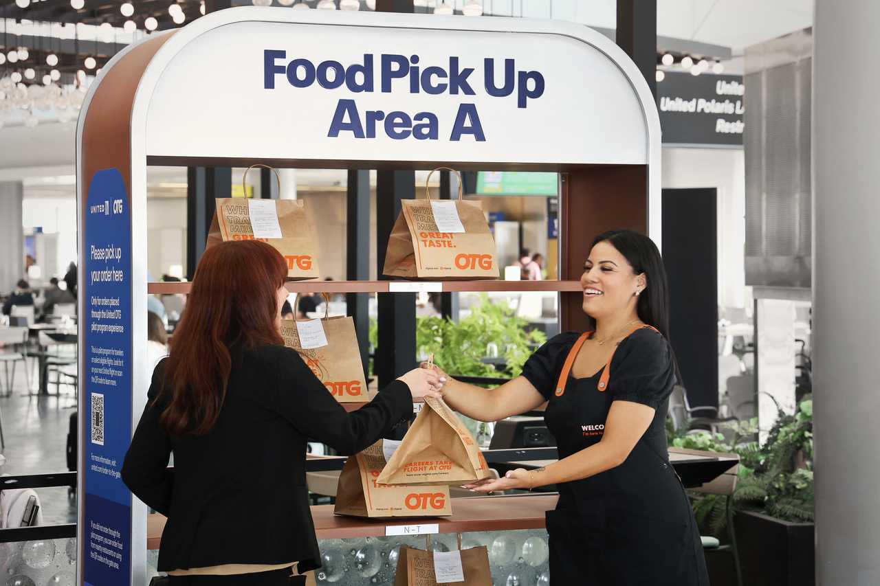 United Airlines Tests New Gate Food Service At EWR