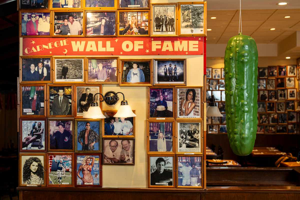 Carnegie Deli returns home to New York City after closing down for 10 years 5 Carnegie Deli's Wall of Fame