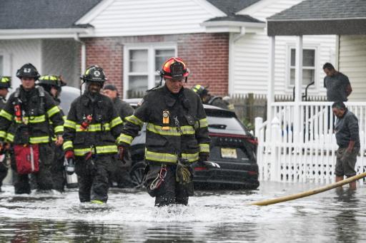 Powerful storm pummels northeast US with rain, high winds