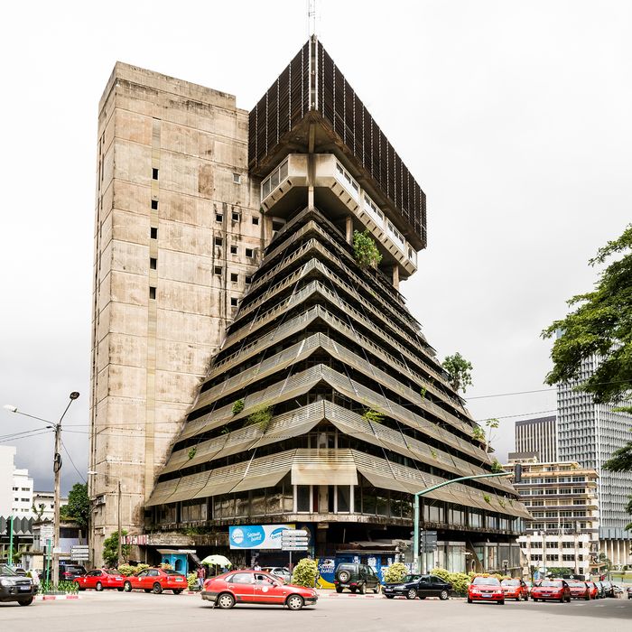 Pyramide, Plateau, Abidjan, 2017 © François-Xavier Gbré