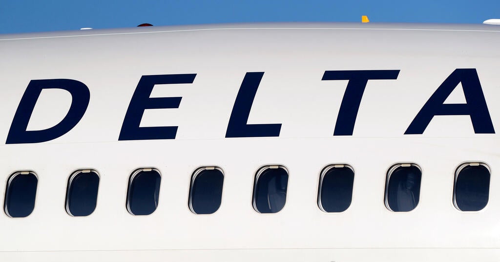 Delta flight from New York declares emergency while landing in Chicago due to "fumes"