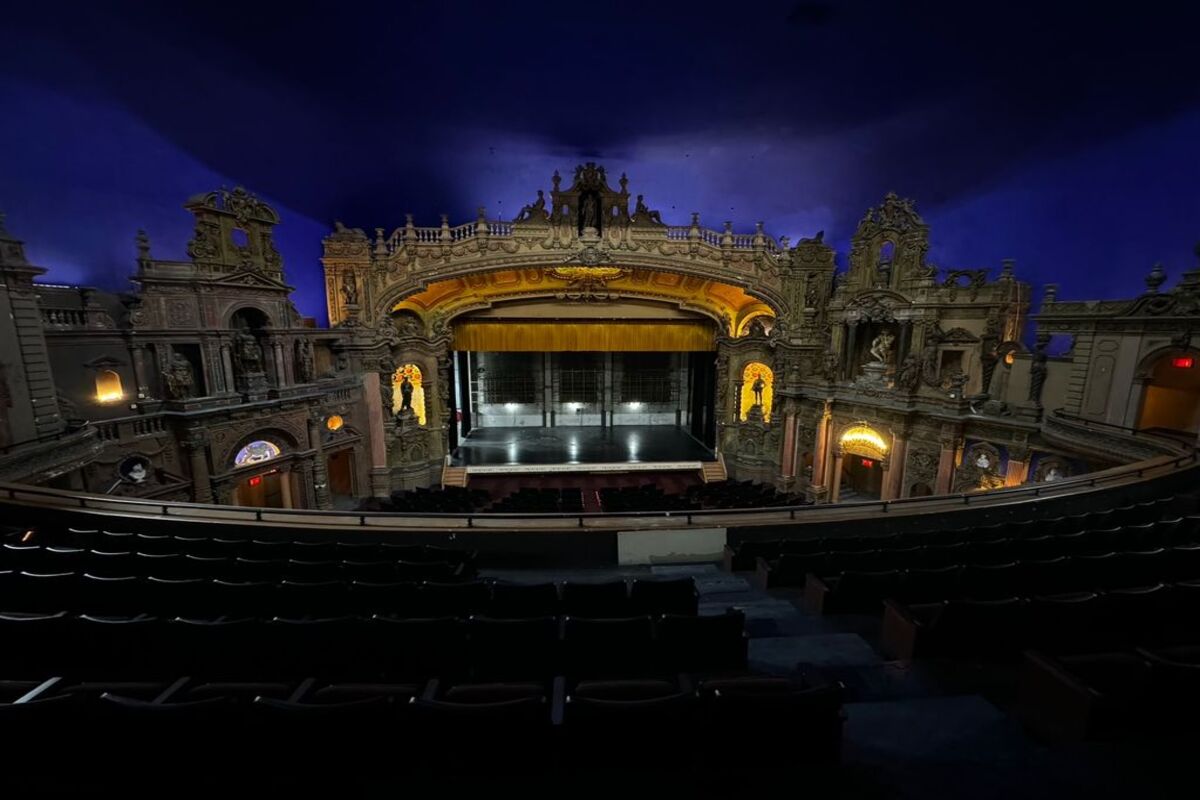 After sitting empty for nearly 30 years, the Bronx's historic 1929 theatre is reopening with 4,000 seats and a starry night ceiling