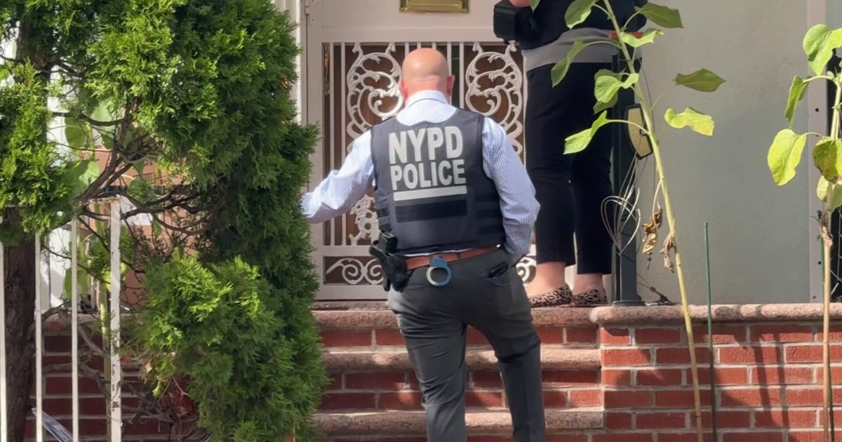 Woman randomly stabs bystander in head after traffic dispute in Queens, police say