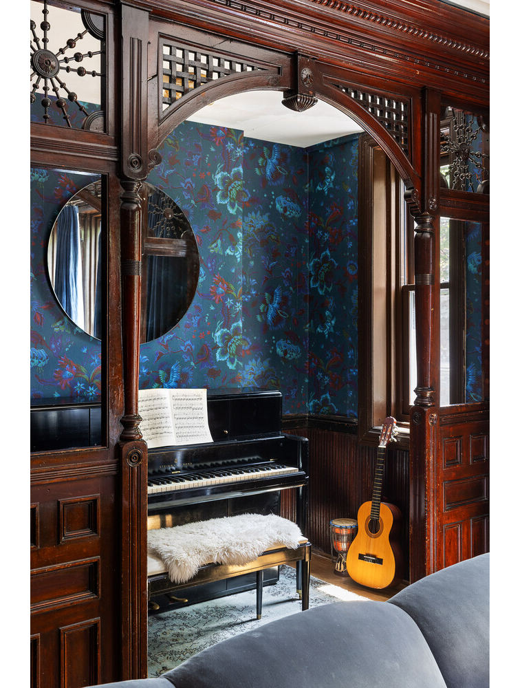 rear parlor with fretwork framed niche