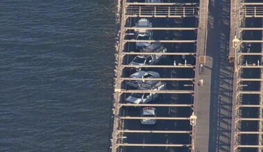 Officers shoot and kill knife-wielding man on Brooklyn Bridge, NYPD says