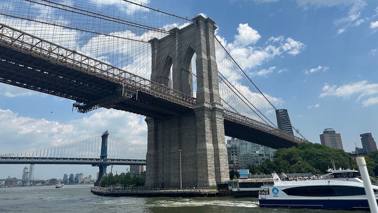 Police fatally shoot man with knife on Brooklyn Bridge: NYPD