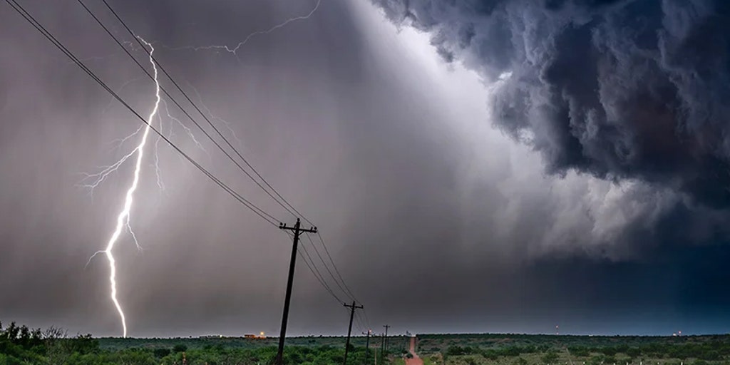 Round of severe storms threatens 1,000-mile stretch from New York to the Plains