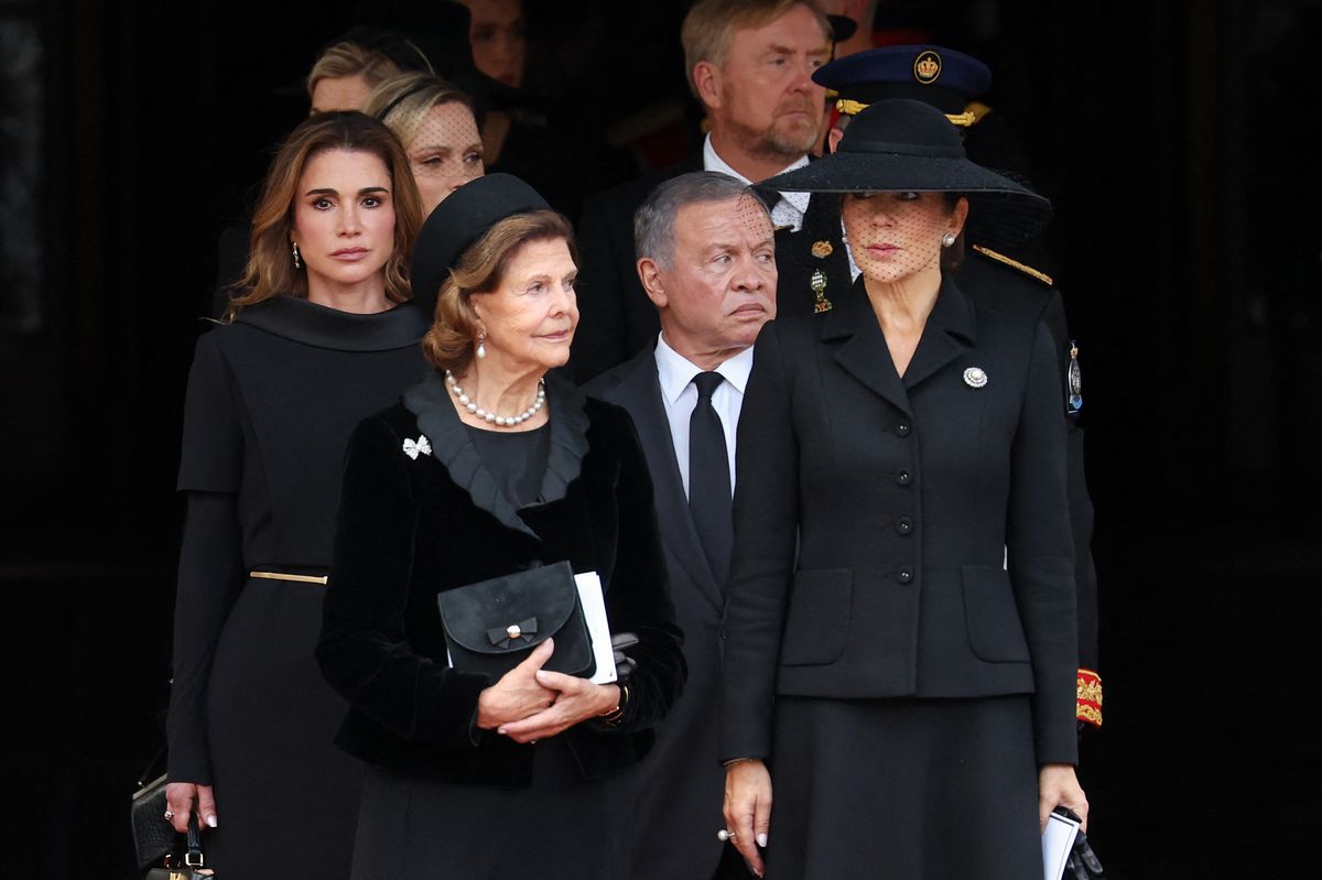 Queen Silvia of Sweden honored King Harald V in pearls as she joined King Carl XVI Gustaf and other members of the Swedish royal family at his state funeral in Oslo.