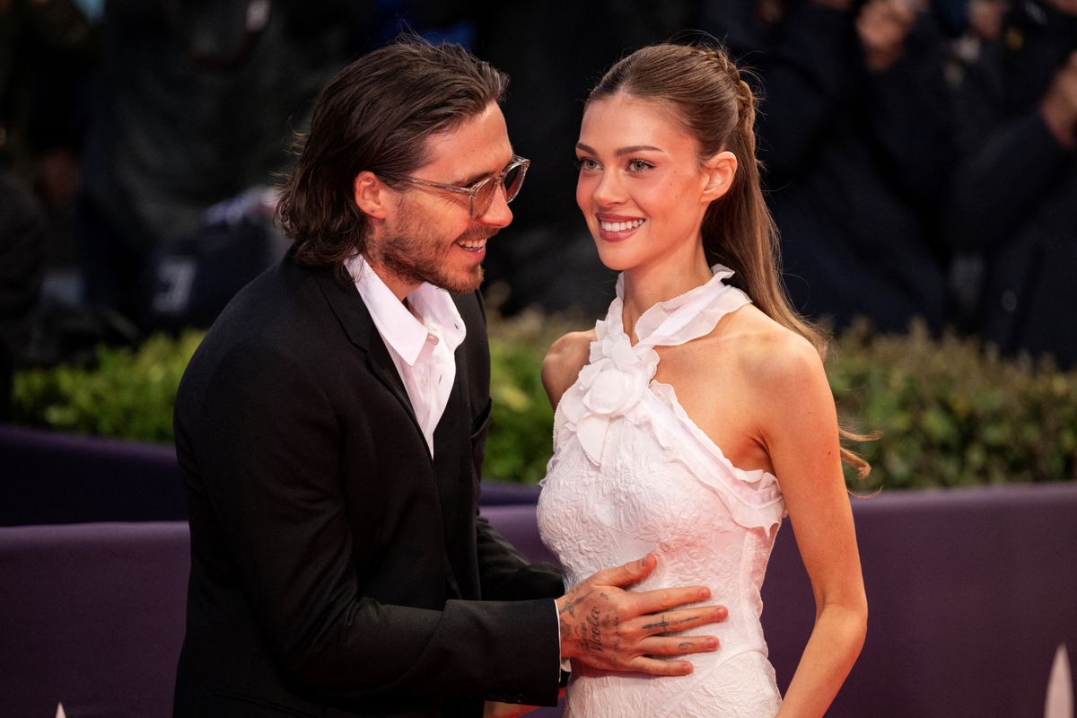 The couple looked smitten