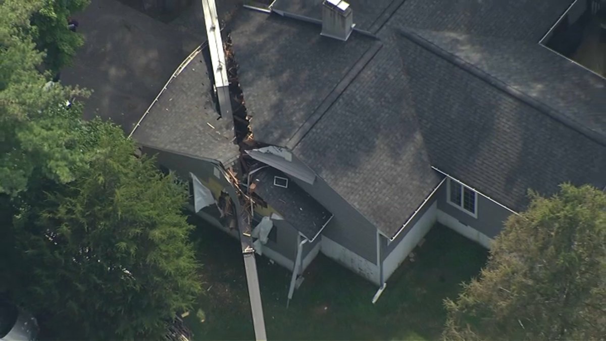 NJ crane collapses onto house in Bergen County – NBC New York