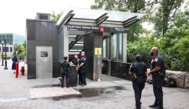NYC straphanger stabbed by brass knuckle-wielding stranger during morning commute