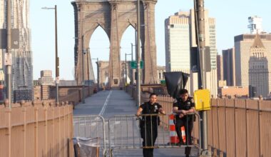 NYC cops shoot knife-wielding man who charged at them on Brooklyn Bridge