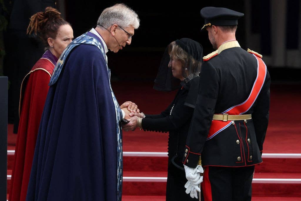 Preses Olav Fykse Tveit (L) and the Bishop of Oslo Sunniva Gylver (2L) greet Queen Sonja of Norway (2R) and King Haakon VIII of Norway as they arrive for the funeral ceremony of late King Harald V of Norway in front the Cathedral in Oslo on September 9, 2026.