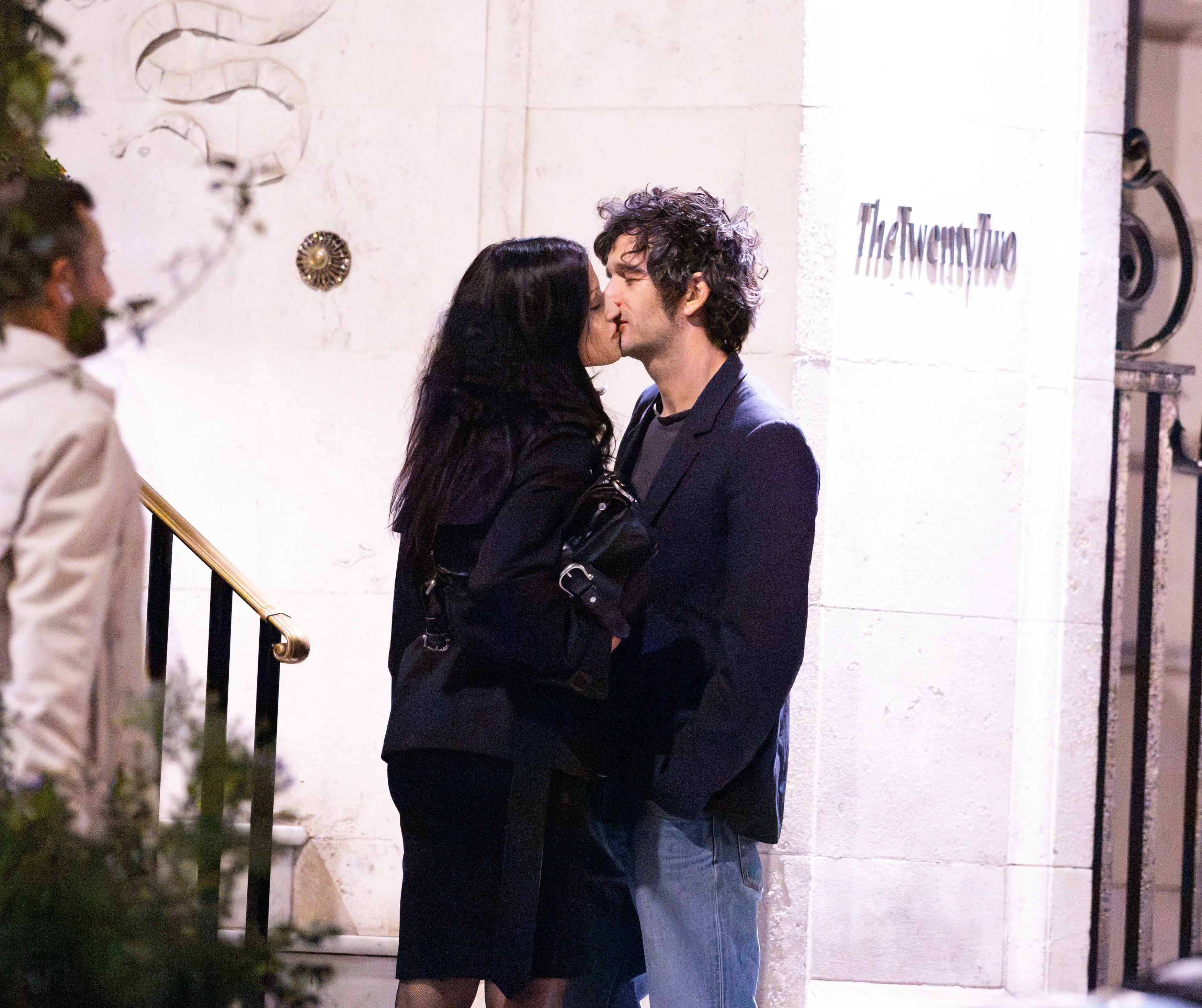 Matty Healy and Gabbriette kissing outside Carbone in Mayfair.