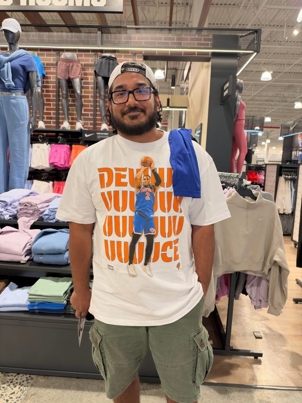 Alex Kuruvilla sports a 'Deuce' McBride T-shirt as he attends a meet-and-greet with the Knick fan favorite on Friday. (Kristian Winfield/New York Daily News)