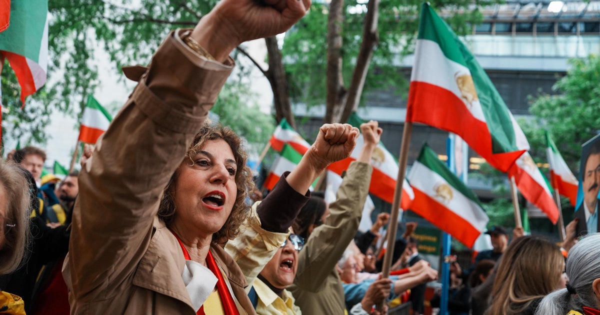 Free Iran rally held outside U.N. as another protest leads to arrests