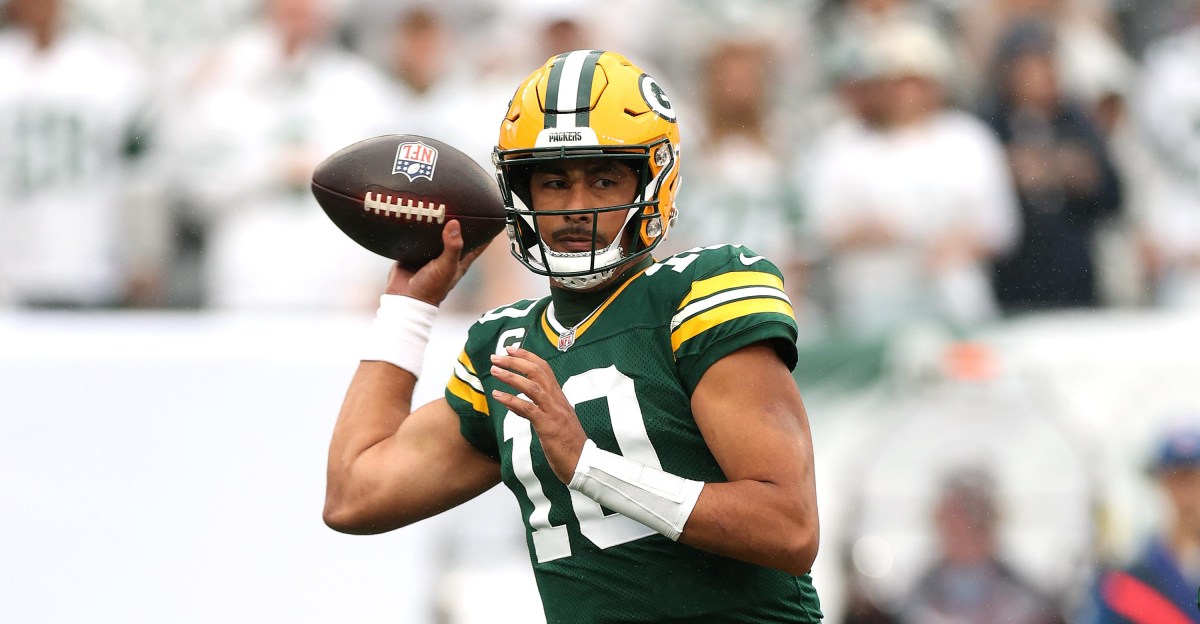Jordan Love says his throwing hand went numb vs. the New York Jets