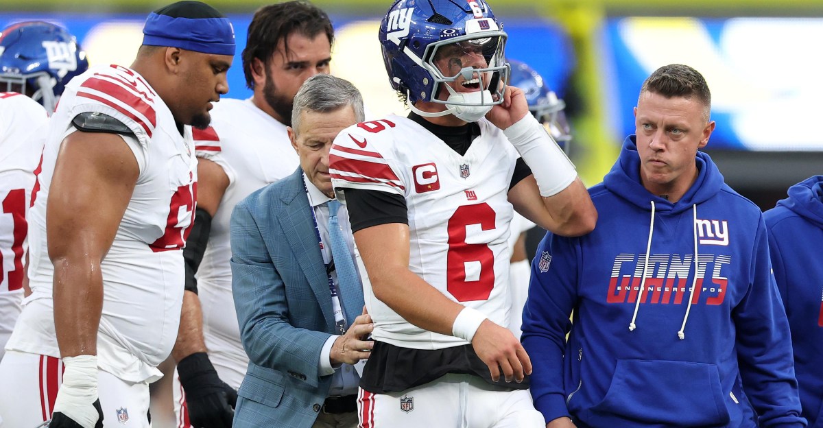 Jaxson Dart injury: NY Giants’ QB suffers left knee injury vs. Rams