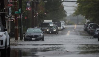 Nor'easter weakens over NYC, but flooding risks remain into Monday
