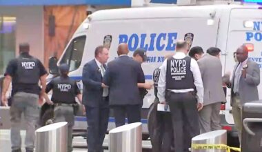 Woman randomly stabs 2 people in New York City’s Times Square, killing 1, then is killed by police – Boston 25 News