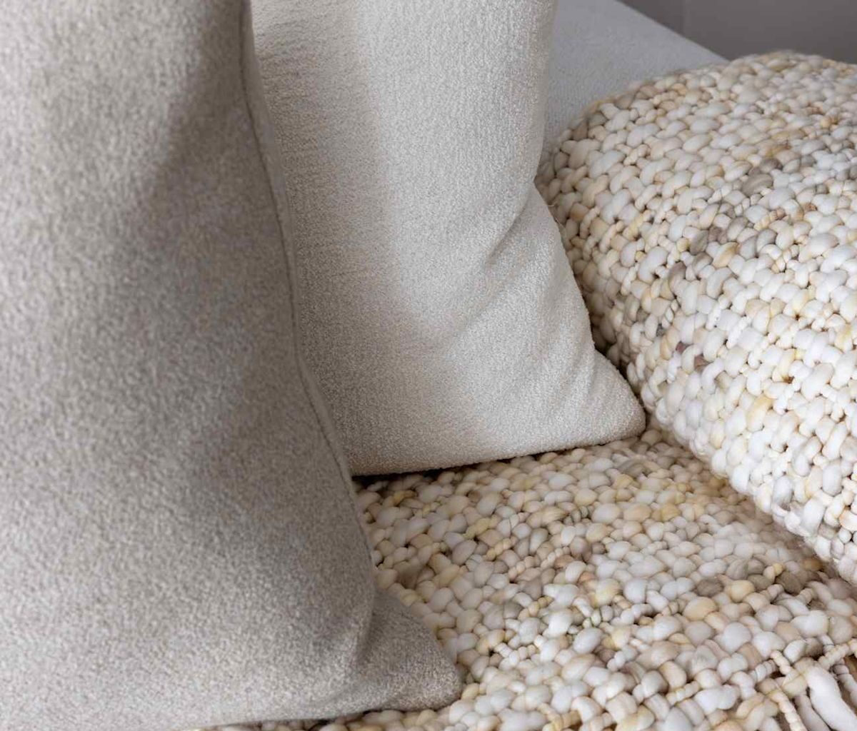 Podcaster Amanda Hirsch’s NYC Apartment Feels Like a Quiet, Hotel-Like Escape from the City