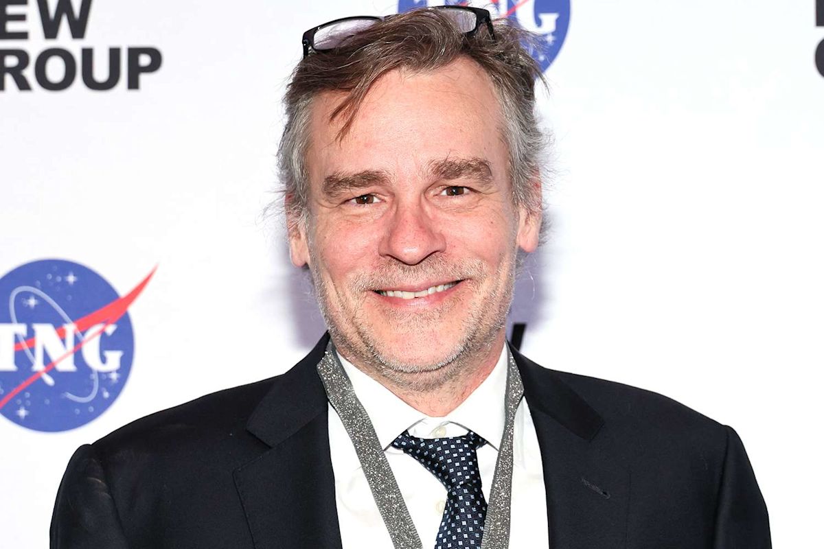 Why “Dead Poets Society” Actor Robert Sean Leonard Left New York City to Raise His Daughters in a Small Town (Exclusive)