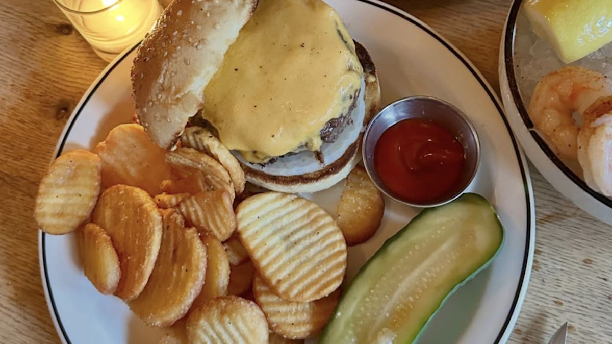 If You Want The Best Cheeseburger In New York, Head To This Brooklyn Tavern