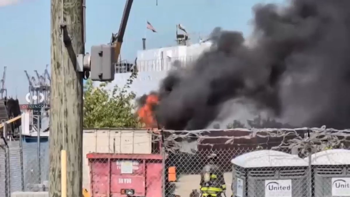 Worker found dead, 2 firefighters hurt after apparent explosion on barge on Staten Island