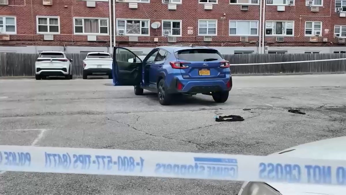 Man found dead in Queens apartment complex parking lot with stab wound