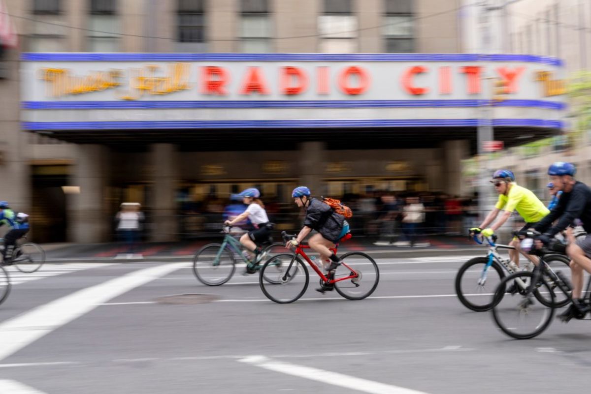 Thousands of cyclists descend upon NYC for Tour de Bronx: See route highlights