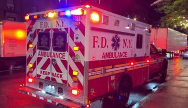 Teens thrown from vehicle in Queens parkway crash; 1 in critical condition