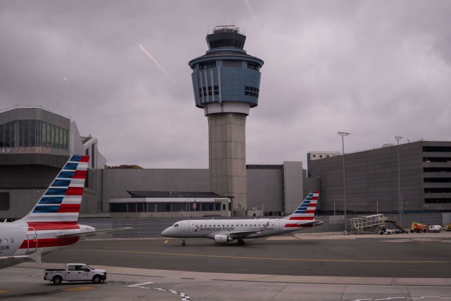 Severe weather disrupts flights across NYC airports